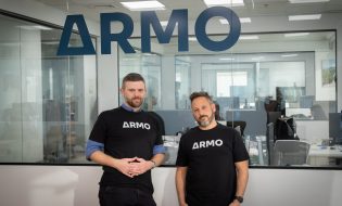 מייסדי חברת ARMO מימין לשמאל – המנכ''ל שאולי רוזן וה-CTO בן הירשברג. קרדיט - ARMO